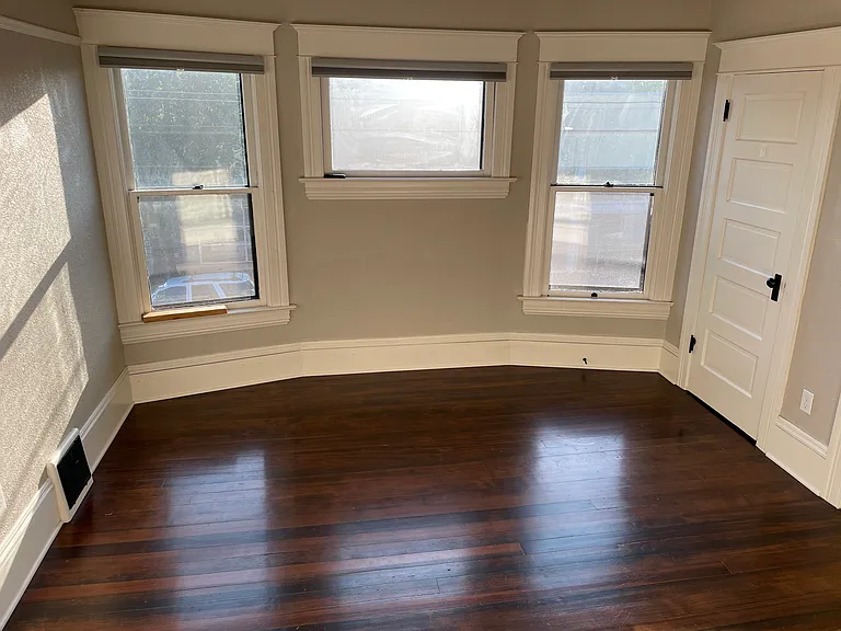 Middle Bedroom