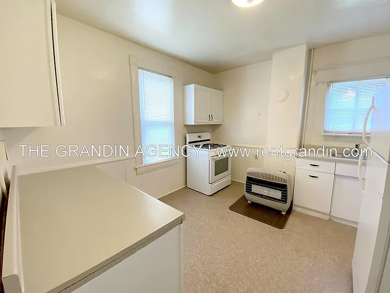909 13th St SE — Photo 14