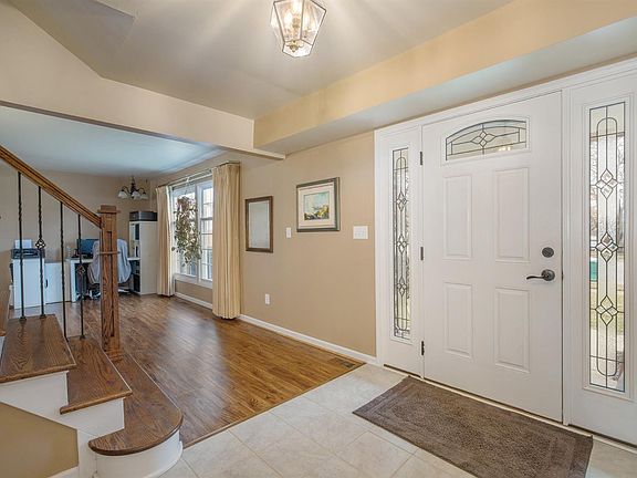 4th image of 590 Forestbrooke Ct