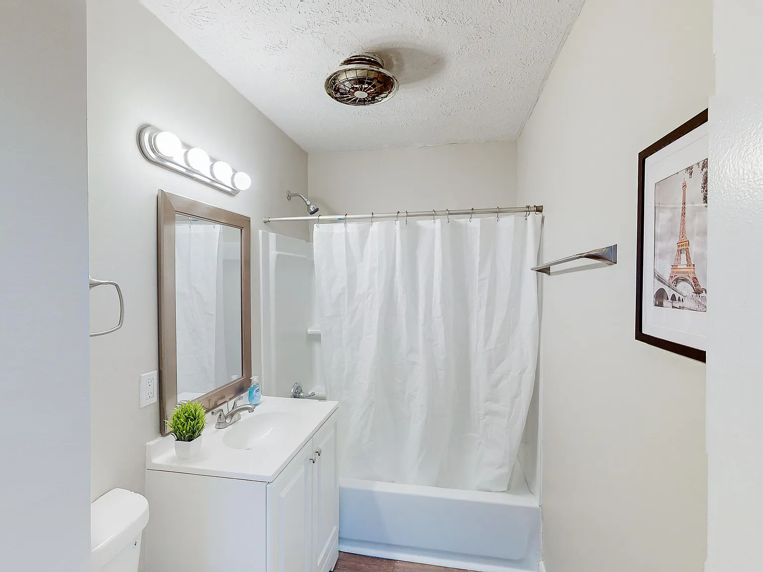 4 bed, 3.0 bath, 1618 sqft, $633 — Photo 4