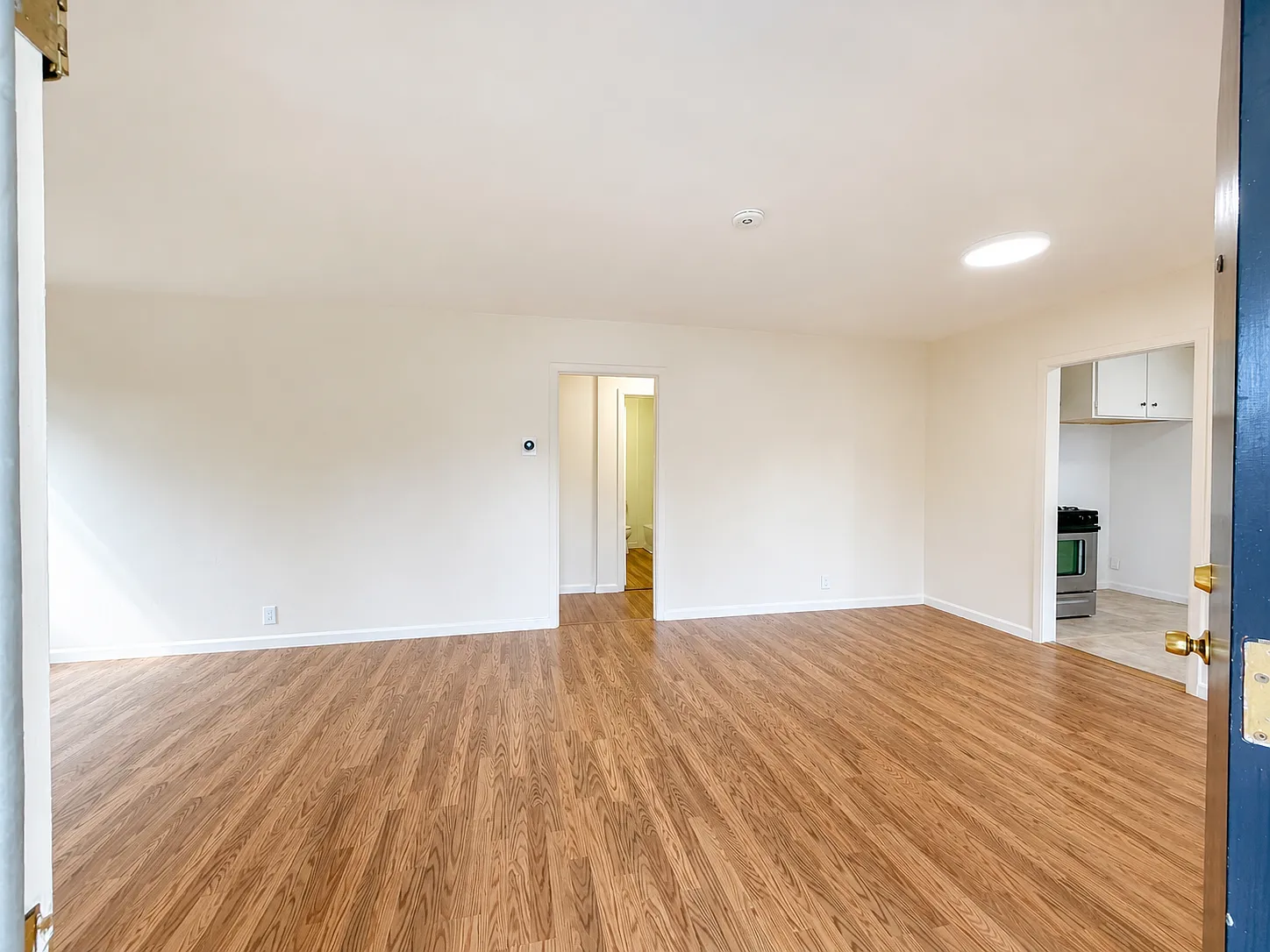 3 bed, 1.5 bath, 1000 sqft, $2,900 — Photo 3