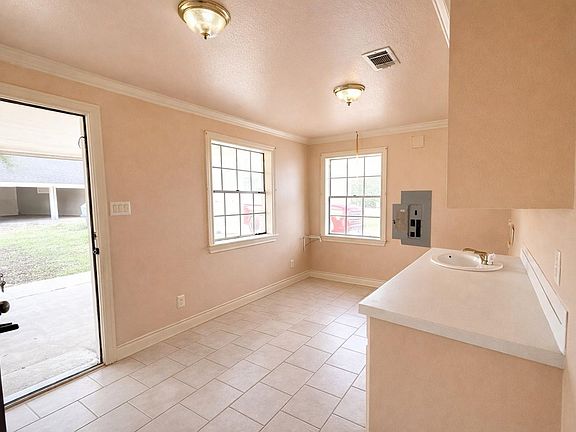 4th image of 15696 Westgate Rd