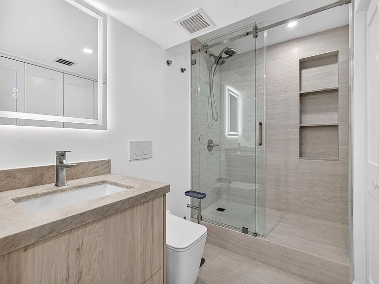 209 N Fort Lauderdale Beach Blvd #8A — Photo 35