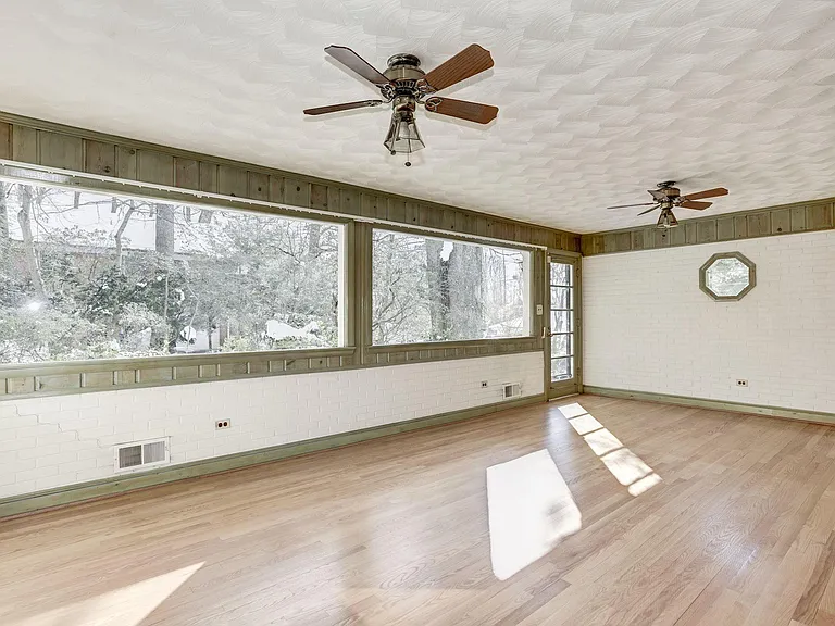 1429 Laburnum St — Photo 19