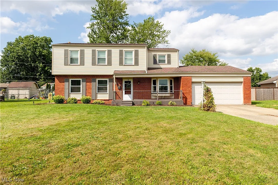 4524 Woodridge Dr photo 1