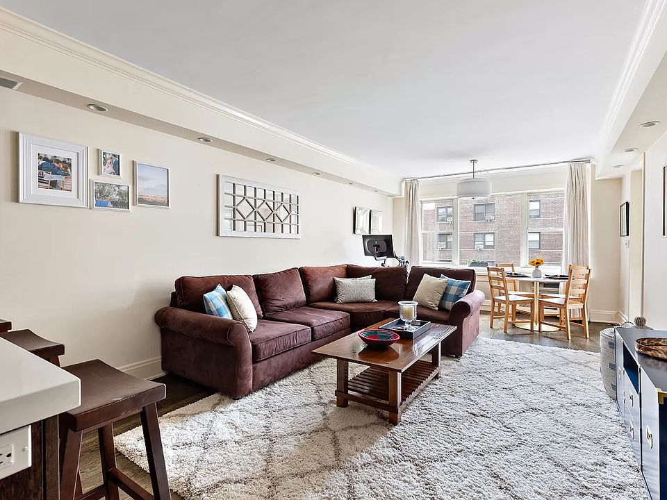 1st image of 40 E 9th St APT 4B