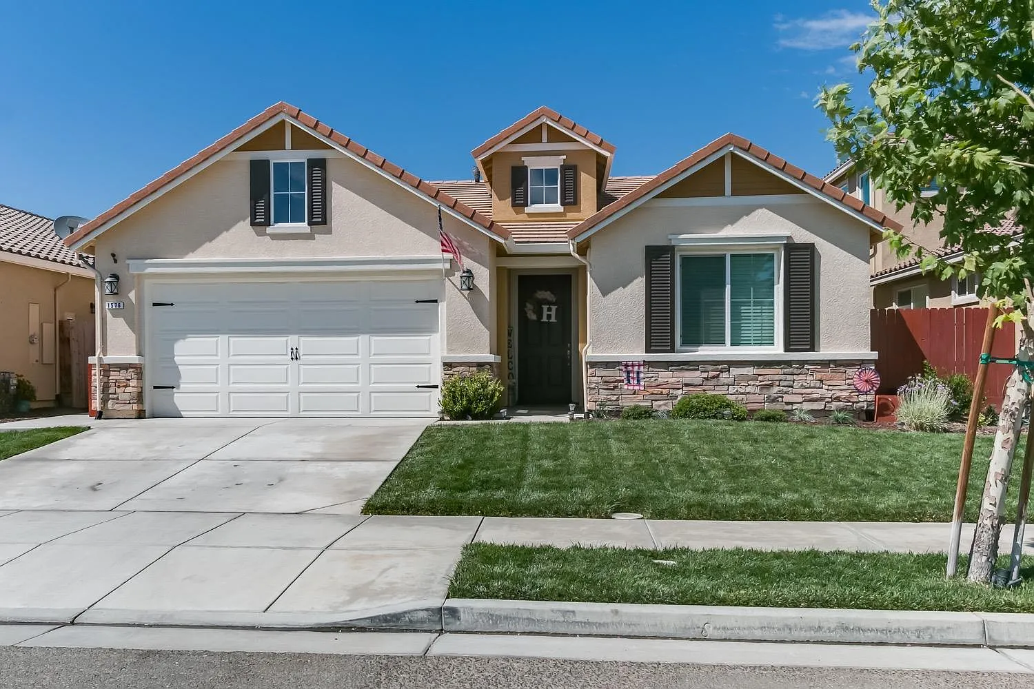 1576 Manzanita Way photo 1