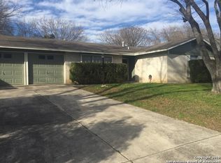 9611 Bear Creek Dr, San Antonio, TX 78245