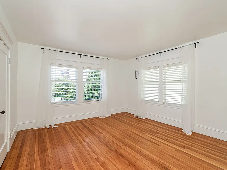 2238 Lakeshore Ave — Photo 12
