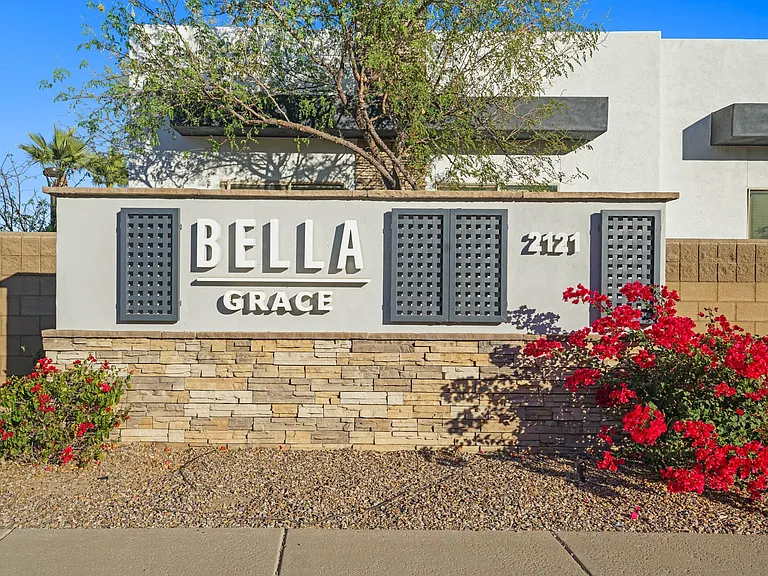 Bella Grace — Photo 36