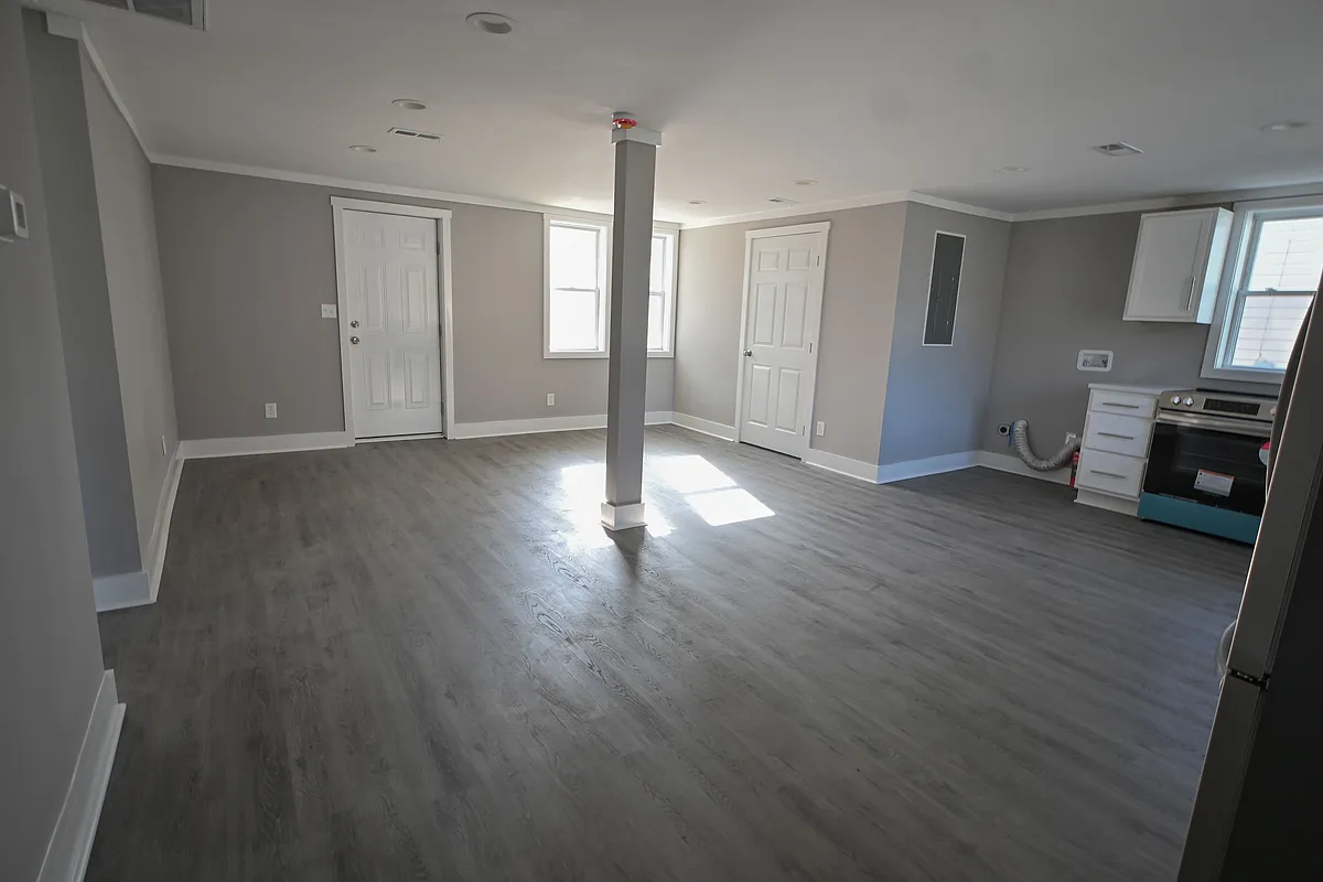 Building Photo - 460 Bay St
