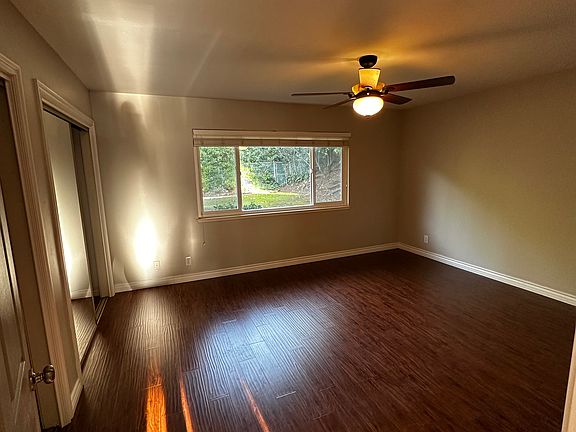 5th image of 206 N Venado Ave
