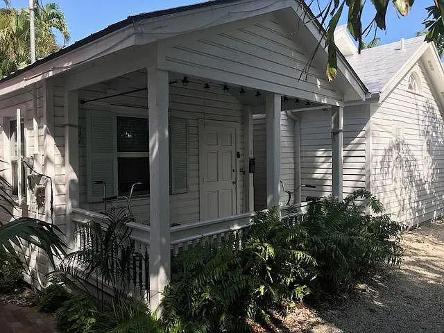 Studio, 350 sqft, $2,925 — Photo 1