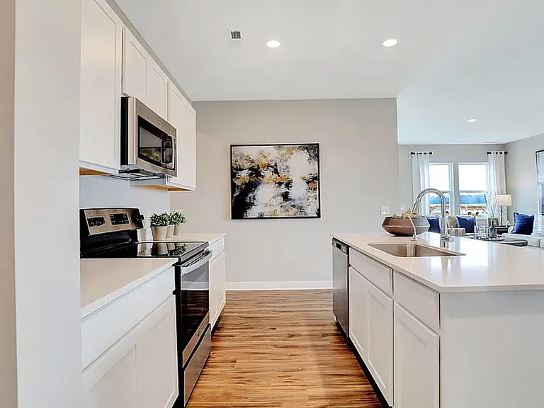 3793 Canterbury Dr — Photo 18