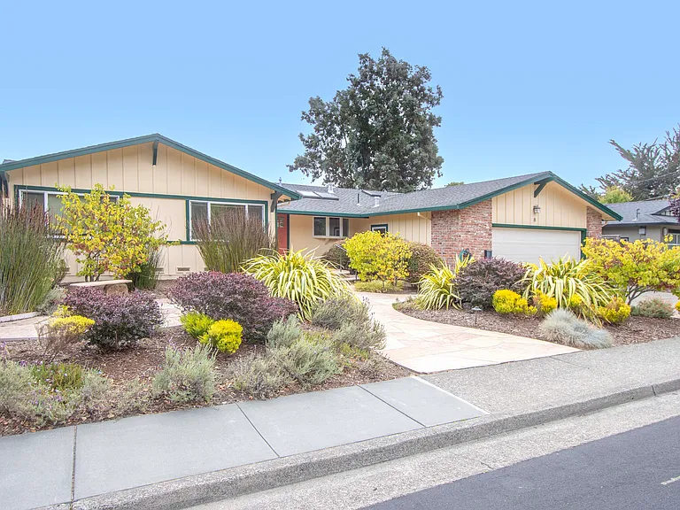 8 Azalea Dr — Photo 24