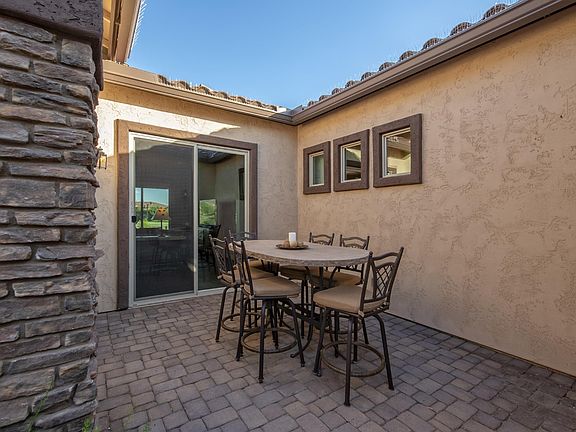 005_Outdoor Dining