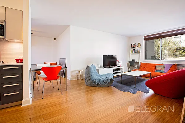 Sold by (Legacy) Elegran | media 1