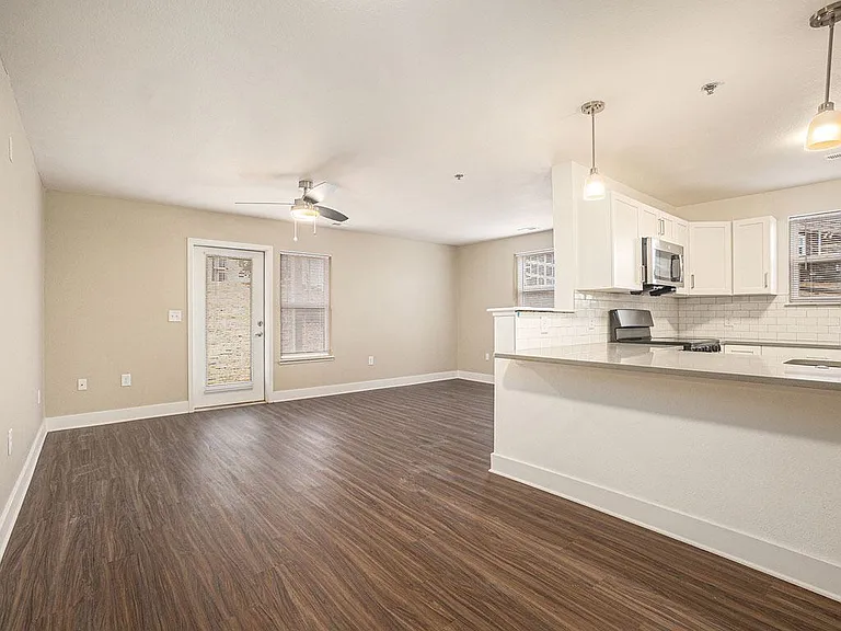 Signature Pointe Apartment Homes — Photo 15