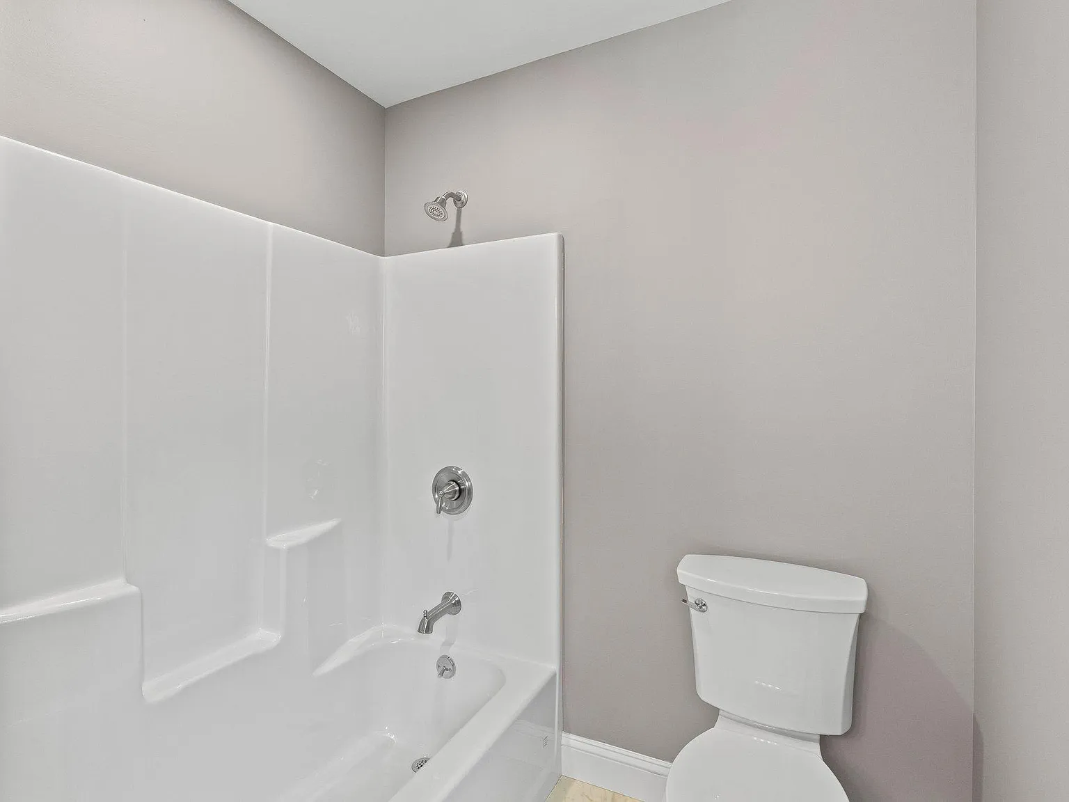 4 bed, 2010 sqft, $3,950 — Photo 3