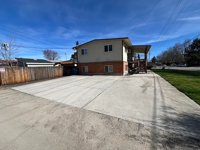 2906 W Jordan St — Photo 12