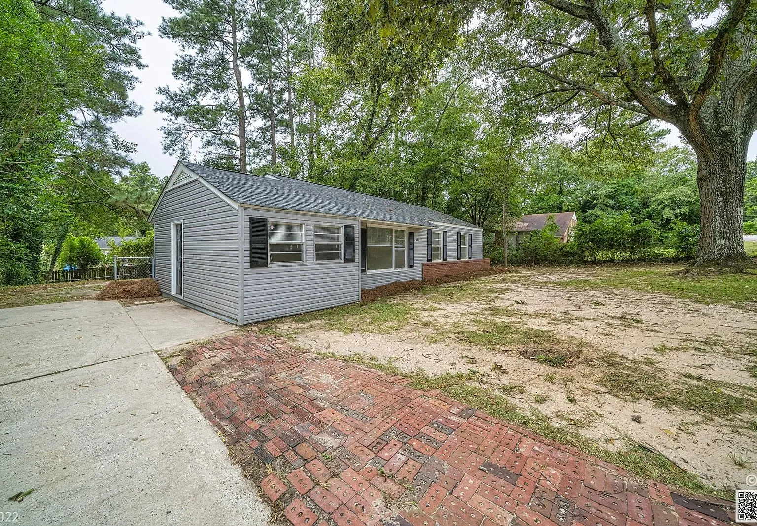 3 bed, 1.0 bath, 1142 sqft, $1,693 — Photo 2