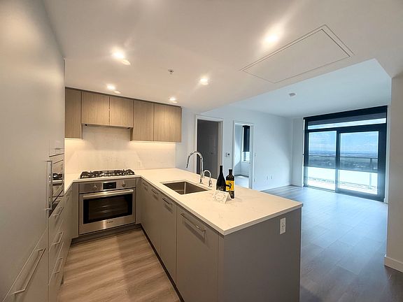 3rd image of 6608 Sussex Ave #2001