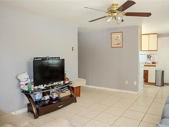 2nd image of 638 Dogwood Ct