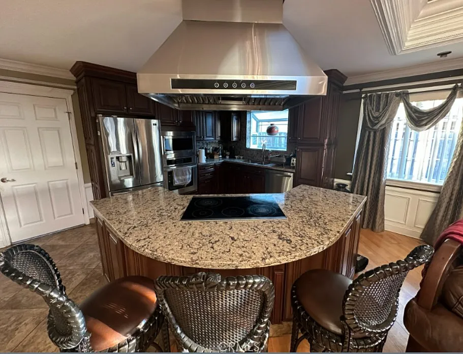 3 bed, 1408 sqft, $4,999 — Photo 3