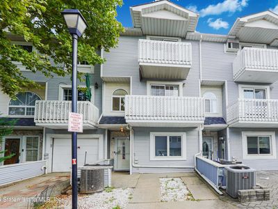 69 Country Dr E, Staten Island, NY, 10314