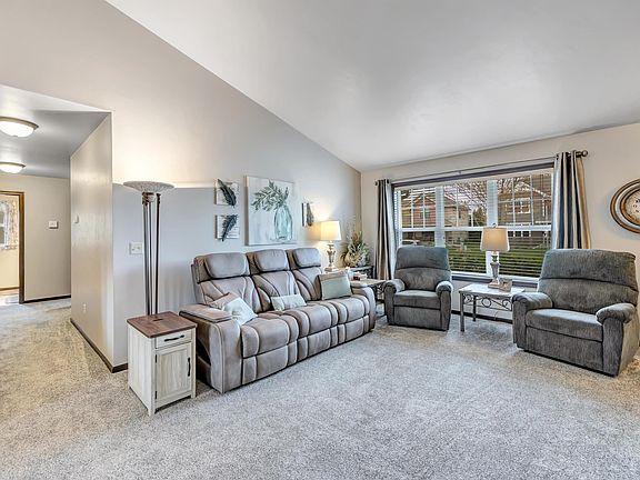 5th image of 605 Pebblestone Cir