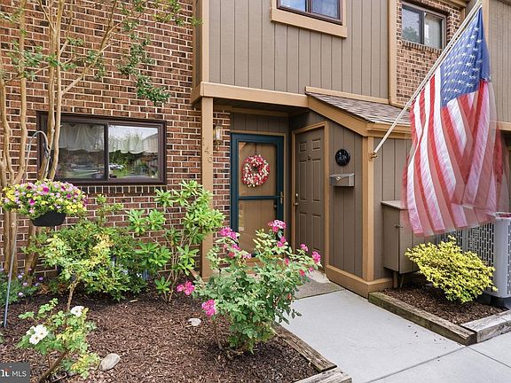 4th image of 146 Larchwood Ct