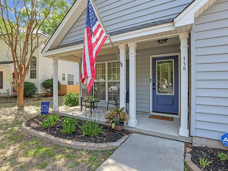 115 Sunrise Ln — Photo 2
