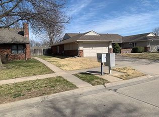 1130 Rockhurst Dr, Lincoln, NE 68510