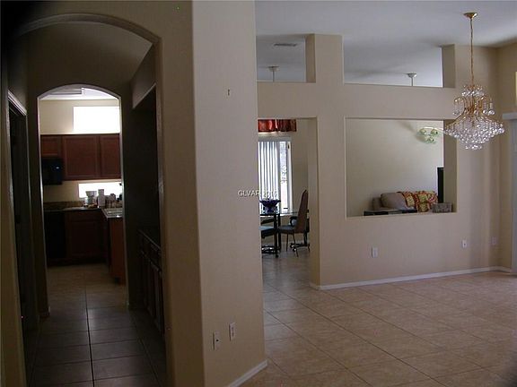 4th image of 2613 Hanging Rock Dr