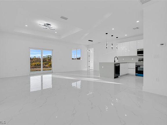5th image of 1819 Rush Ave