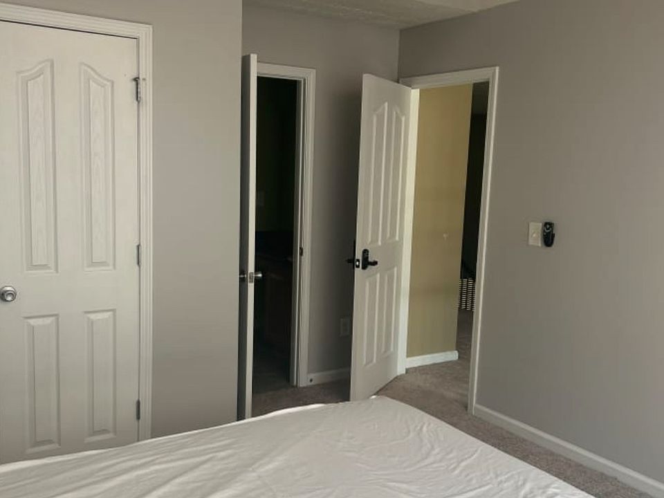 2nd image of 52 Indiana Ave