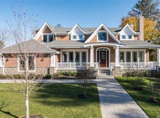 132 Deerpath Rd, East Hills, NY 11577