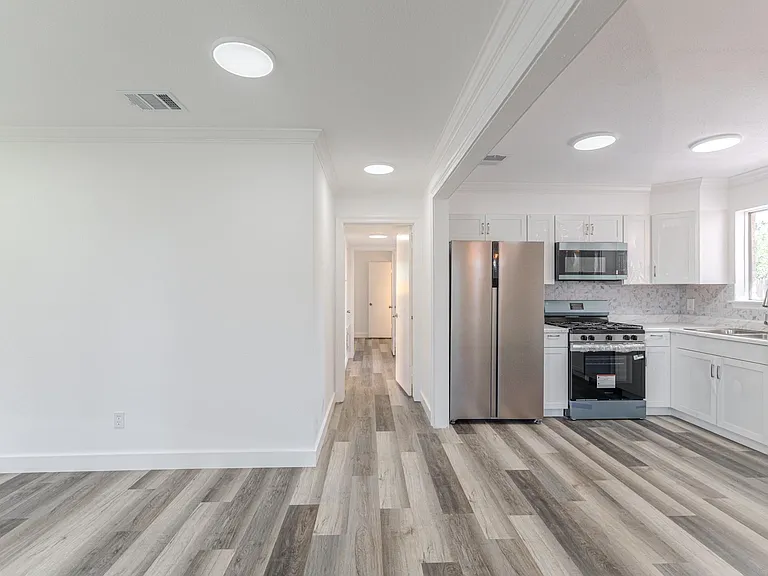 10126 Pine Moss Dr — Photo 7