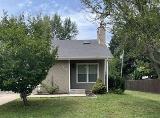 3539 SW Kiowa St, Topeka, KS 66614