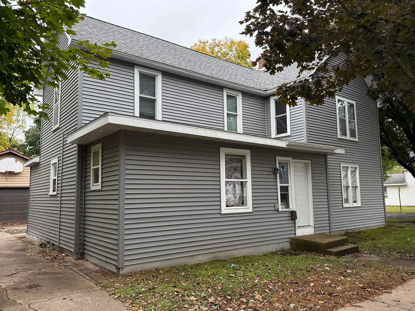 6 Bedroom 2 Bath | Single Family Home — Photo 2