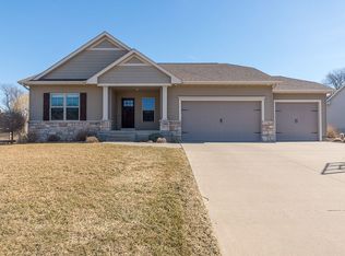 5001 Hay Field Ct SW, Cedar Rapids, IA 52404