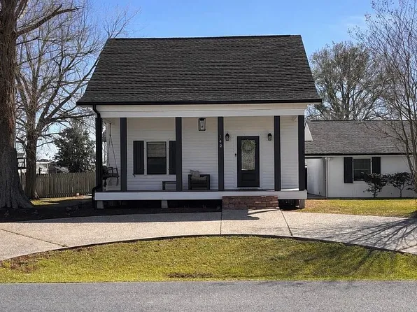142 James St, Larose, LA 70373