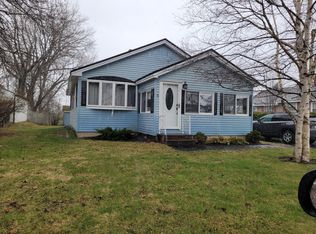 9 Cottage St, Fairfield, ME 04937