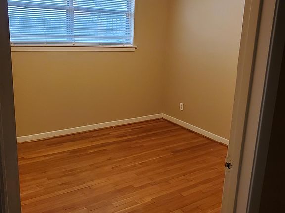 5th image of 801 Luella Ave