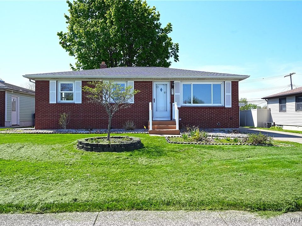 1st image of 41 Della Dr