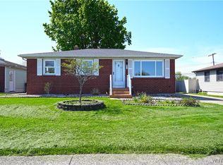 41 Della Dr, Lackawanna, NY 14218