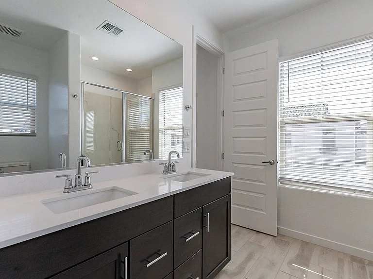 4042 E Amoroso Dr — Photo 24
