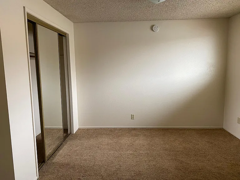 Middle Grove Apartments — Photo 11