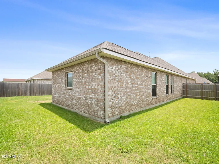 224 Wild Cherry Ln — Photo 25