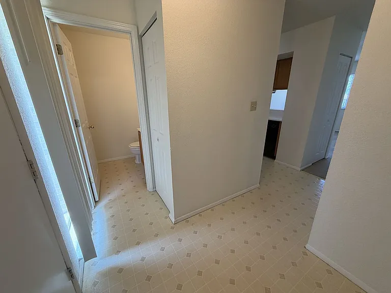 829 Southwest Blvd #I — Photo 5